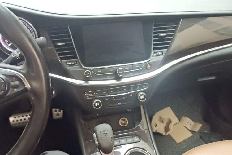 Used Buick Verano 2015 Sedan 20T Dual-Clutch Flagship Model Audio And AC Panel
