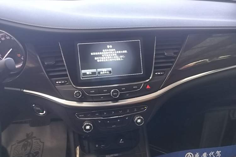 Used Buick Verano 2015 Sedan 20T Dual-Clutch Flagship Model Audio And AC Panel