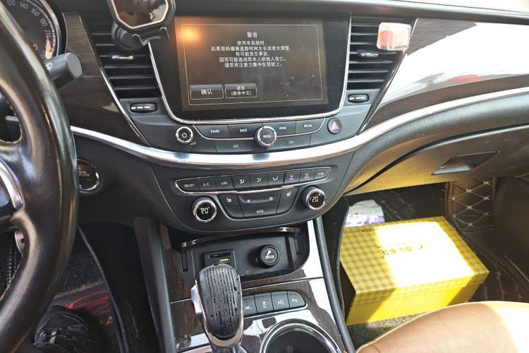 Used Buick Verano 2015 Sedan 20T Dual-Clutch Flagship Model Audio And AC Panel