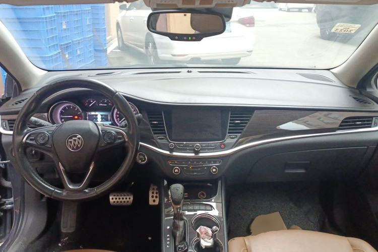 Used Buick Verano 2015 Sedan 20T Dual-Clutch Flagship Model Center Console