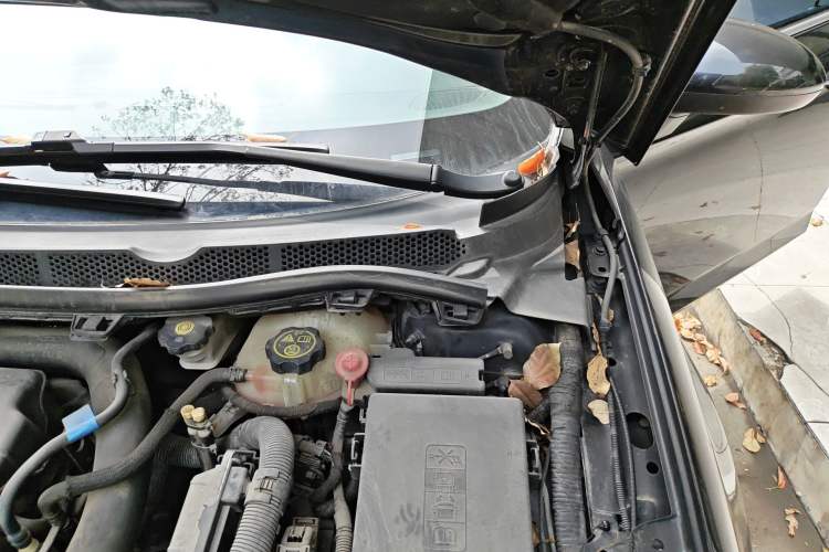 Used Buick Verano 2015 Sedan 20T Dual-Clutch Elite Model Engine Bay Left