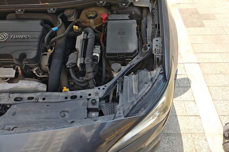 Used Buick Verano 2015 Sedan 20T Dual-Clutch Flagship Model Engine Bay Left