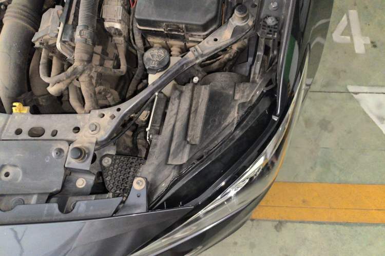 Used Buick Verano 2015 Sedan 20T Dual-Clutch Elite Model Engine Bay Left