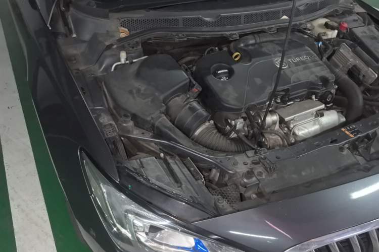 Used Buick Verano 2015 Sedan 20T Dual-Clutch Luxury Model Engine Bay Right