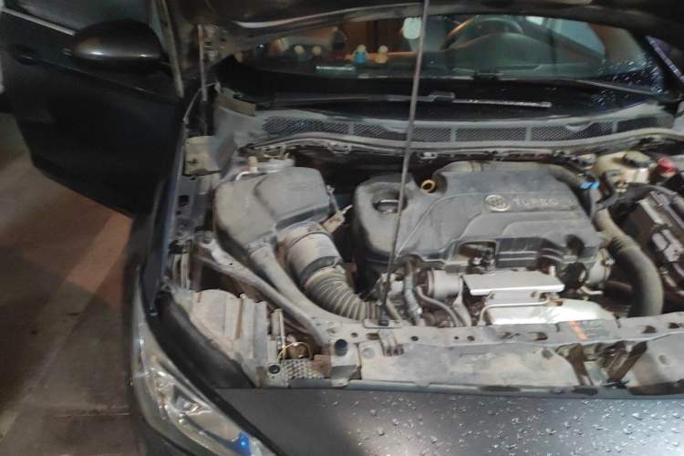 Used Buick Verano 2015 Sedan 20T Dual-Clutch Elite Model Engine Bay Right