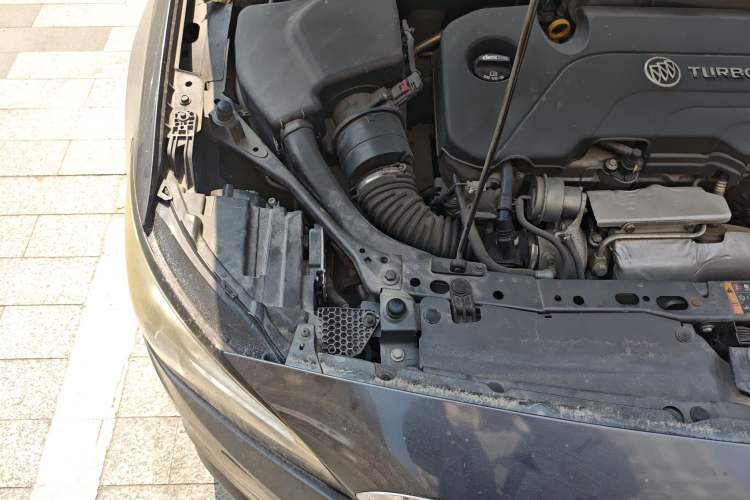 Used Buick Verano 2015 Sedan 20T Dual-Clutch Flagship Model Engine Bay Right