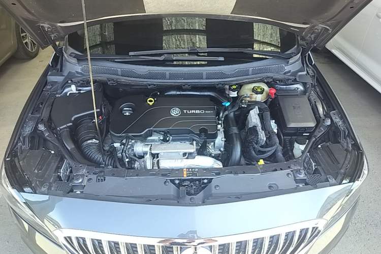Used Buick Verano 2015 Sedan 20T Dual-Clutch Flagship Model Engine Bay