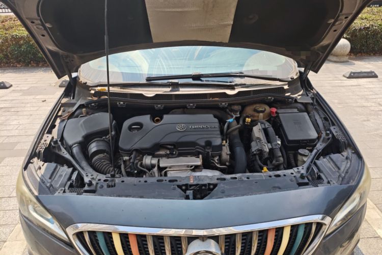 Used Buick Verano 2015 Sedan 20T Dual-Clutch Flagship Model Engine Bay