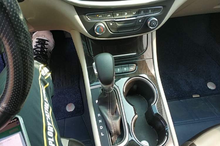 Used Buick Verano 2015 Sedan 15S Automatic Leading Model Gear Lever
