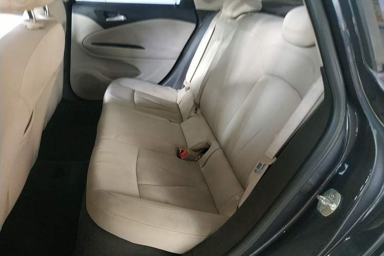 Used Buick Verano 2015 Sedan 15S Manual Entry-Level Model Interior 4