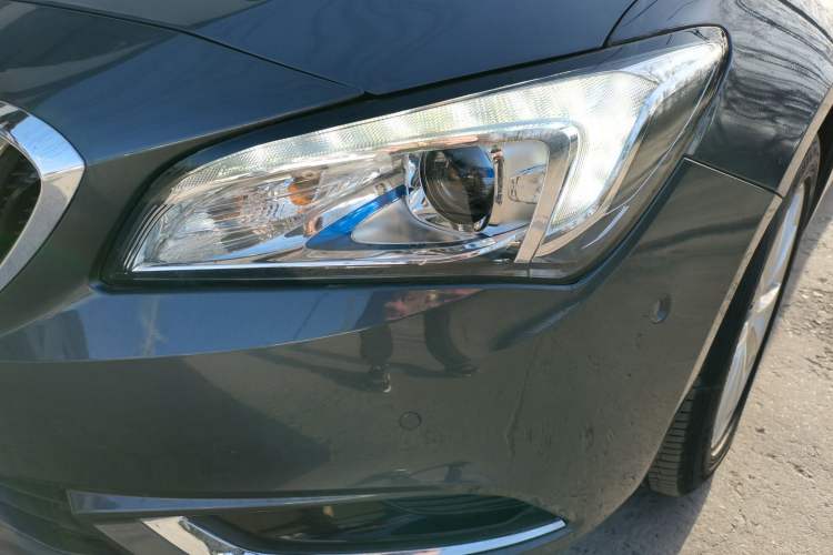 Used Buick Verano 2015 Sedan 20T Dual-Clutch Elite Model Left Front Headlight