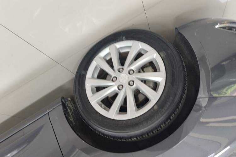 Used Buick Verano 2015 Sedan 15S Automatic Leading Model Left Front Wheel Hub