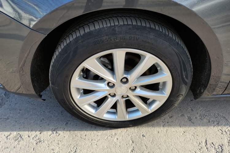 Used Buick Verano 2015 Sedan 20T Dual-Clutch Elite Model Left Front Wheel Hub