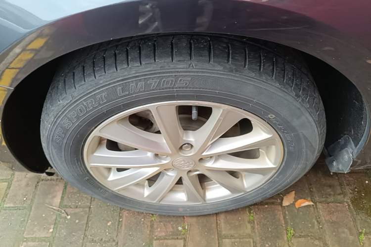 Used Buick Verano 2015 Sedan 20T Dual-Clutch Elite Model Left Front Wheel Hub