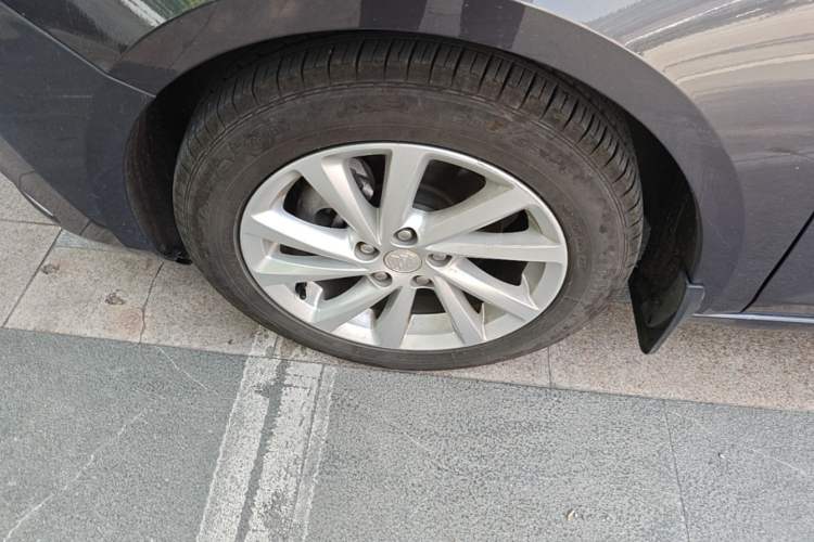 Used Buick Verano 2015 Sedan 15S Automatic Leading Model Left Front Wheel Hub