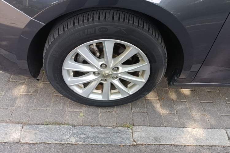 Used Buick Verano 2015 Sedan 20T Dual-Clutch Elite Model Left Front Wheel Hub