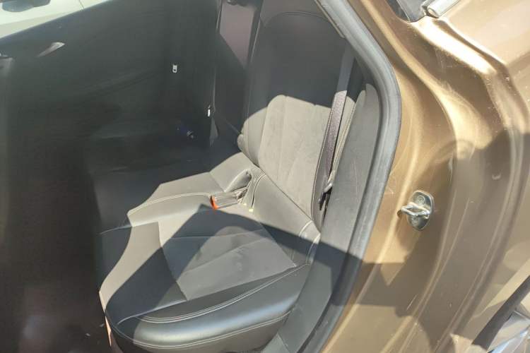 Used Buick Verano 2015 Sedan 20T Dual-Clutch Leading Model Left Rear Seat