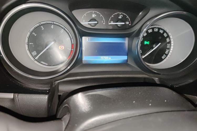 Used Buick Verano 2015 Sedan 20T Dual-Clutch Leading Model Odometer Close Up