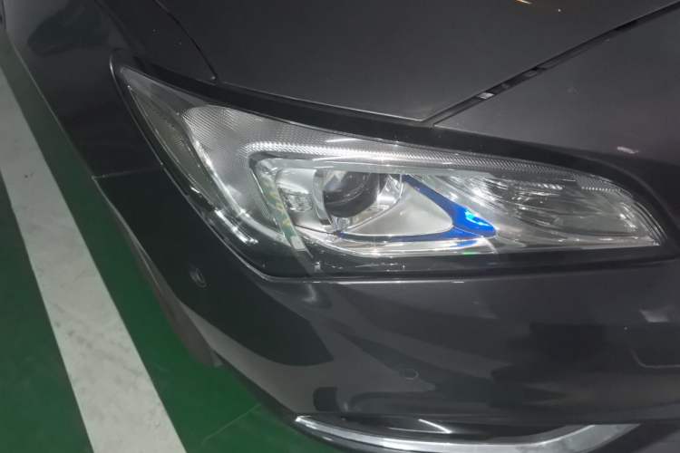 Used Buick Verano 2015 Sedan 20T Dual-Clutch Luxury Model Right Front Headlight
