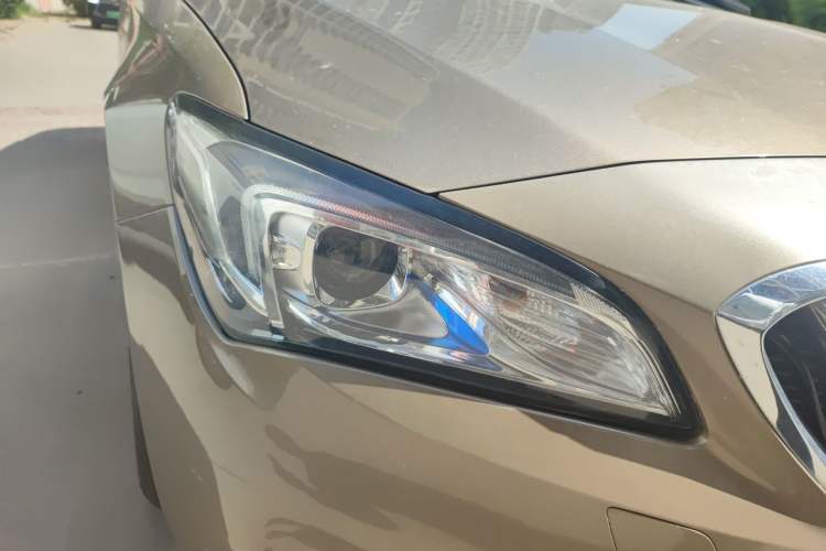 Used Buick Verano 2015 Sedan 20T Dual-Clutch Leading Model Right Front Headlight