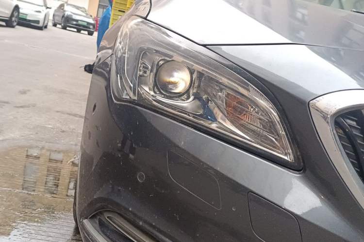 Used Buick Verano 2015 Sedan 20T Dual-Clutch Flagship Model Right Front Headlight