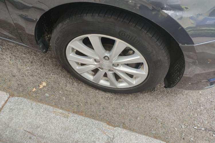 Used Buick Verano 2015 Sedan 20T Dual-Clutch Elite Model Right Front Wheel Hub
