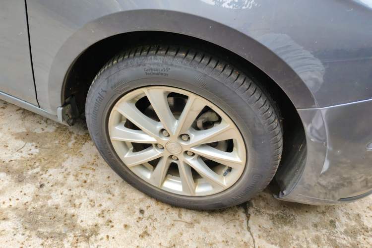 Used Buick Verano 2015 Sedan 20T Dual-Clutch Elite Model Right Front Wheel Hub