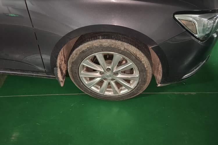 Used Buick Verano 2015 Sedan 20T Dual-Clutch Leading Model Right Front Wheel Hub