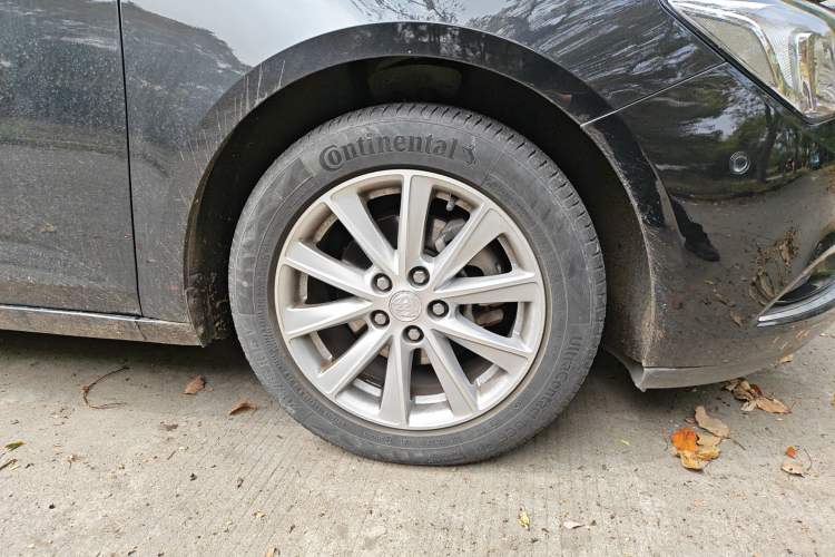 Used Buick Verano 2015 Sedan 20T Dual-Clutch Elite Model Right Front Wheel Hub