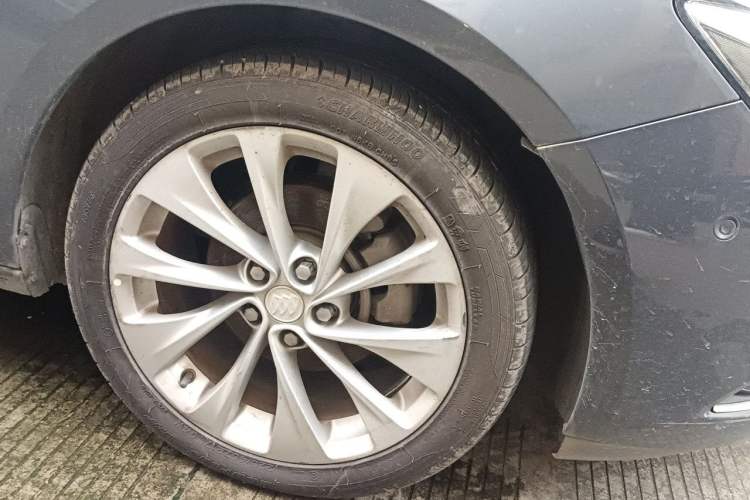 Used Buick Verano 2015 Sedan 20T Dual-Clutch Flagship Model Right Front Wheel Hub