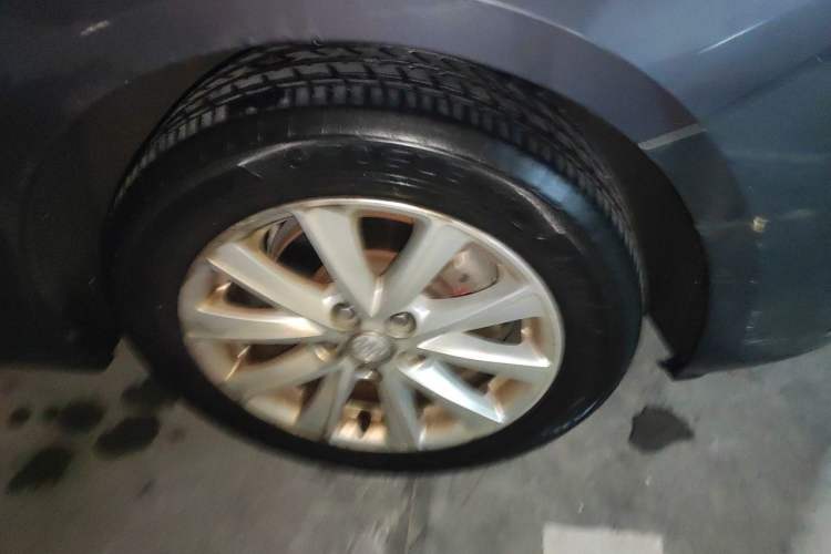 Used Buick Verano 2015 Sedan 20T Dual-Clutch Elite Model Right Front Wheel Hub