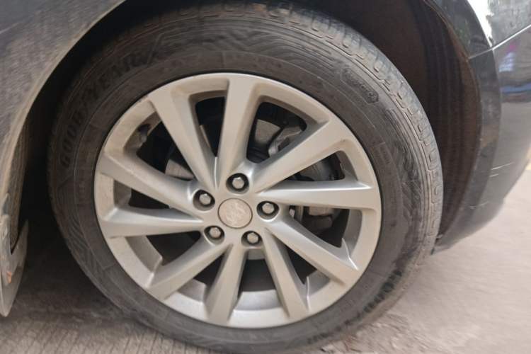 Used Buick Verano 2015 Sedan 15S Automatic Leading Model Right Front Wheel Hub