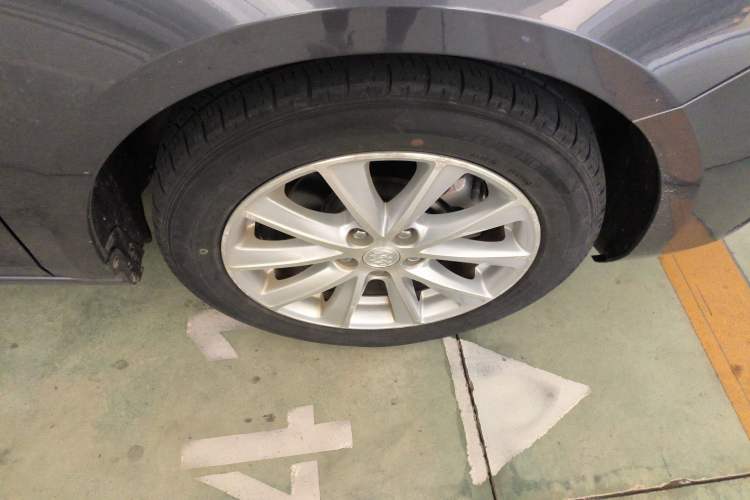 Used Buick Verano 2015 Sedan 20T Dual-Clutch Elite Model Right Front Wheel Hub