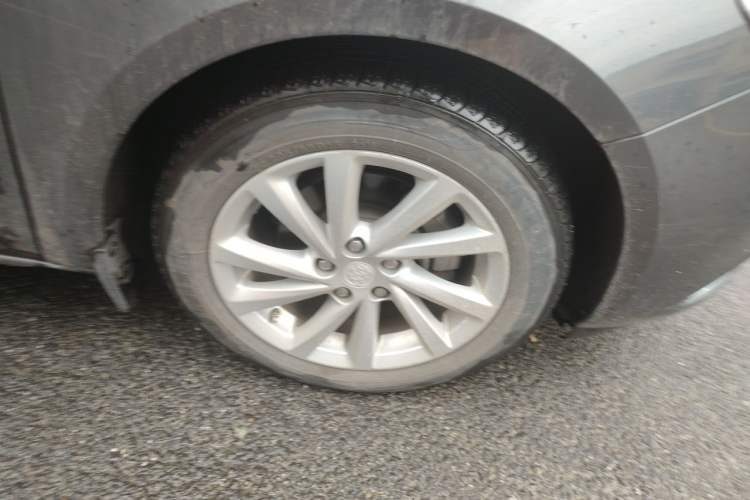 Used Buick Verano 2015 Sedan 15S Automatic Ambition Model Right Front Wheel Hub