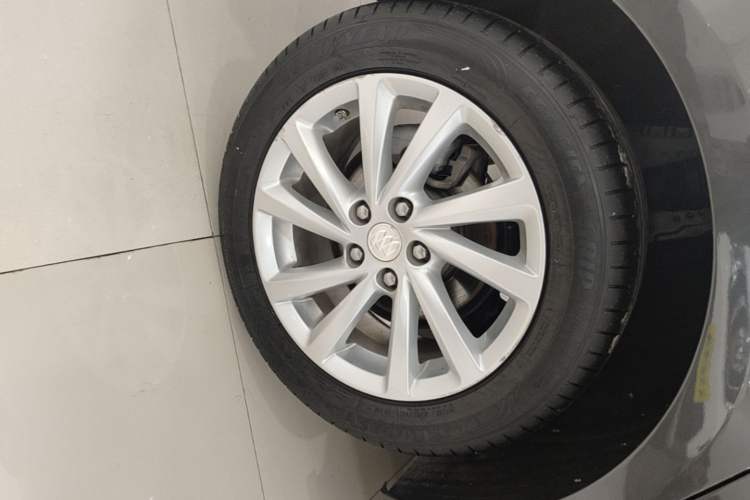 Used Buick Verano 2015 Sedan 15S Automatic Leading Model Right Rear Wheel Hub