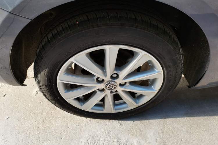 Used Buick Verano 2015 Sedan 20T Dual-Clutch Elite Model Right Rear Wheel Hub