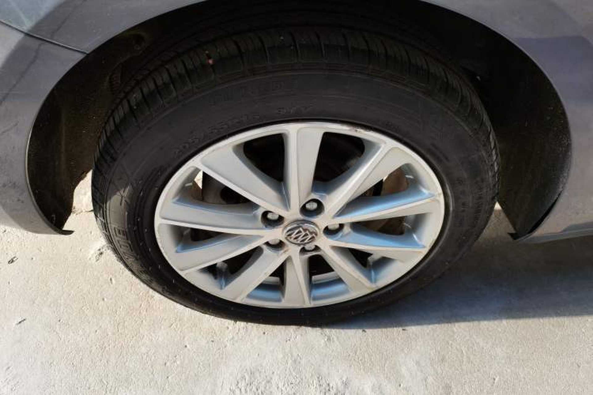 Used Buick Verano 2015 Sedan 20T Dual-Clutch Elite Model Right Rear Wheel Hub