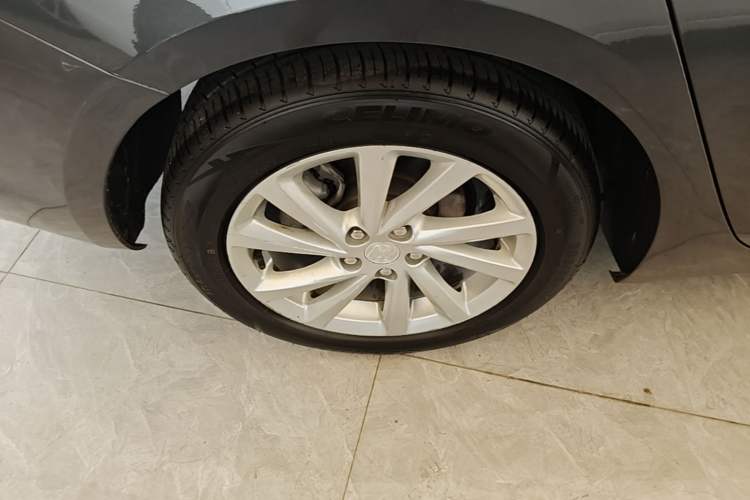 Used Buick Verano 2015 Sedan 15S Automatic Ambition Model Right Rear Wheel Hub