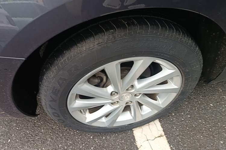 Used Buick Verano 2015 Sedan 15S Automatic Leading Model Right Rear Wheel Hub