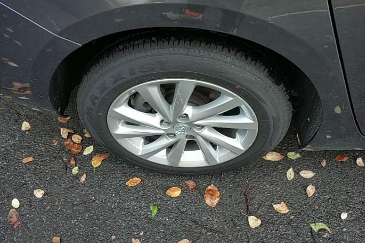 Used Buick Verano 2015 Sedan 15S Automatic Leading Model Right Rear Wheel Hub