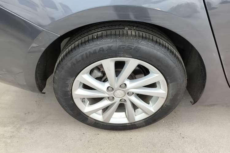Used Buick Verano 2015 Sedan 15S Automatic Leading Model Right Rear Wheel Hub