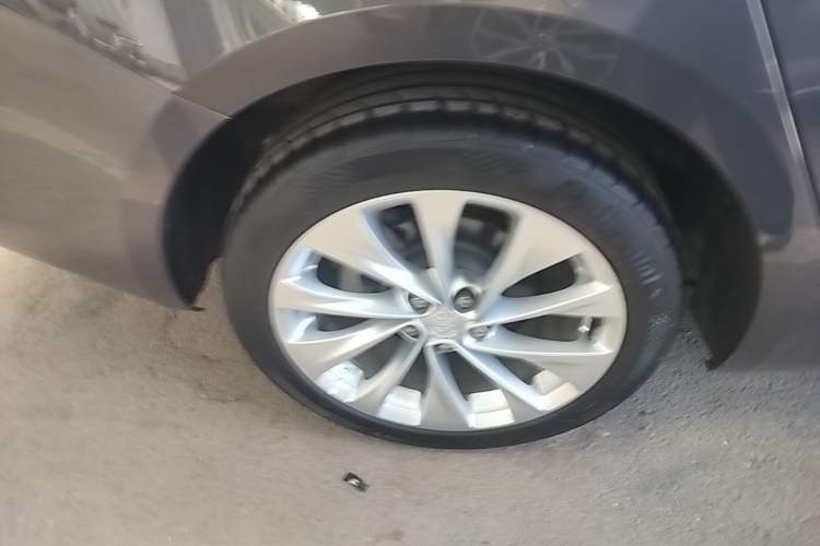 Used Buick Verano 2015 Sedan 20T Dual-Clutch Flagship Model Right Rear Wheel Hub