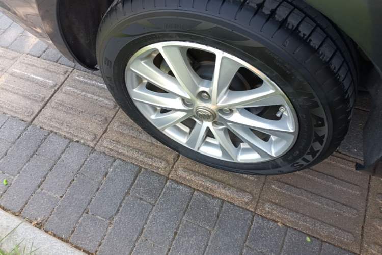 Used Buick Verano 2015 Sedan 20T Dual-Clutch Elite Model Right Rear Wheel Hub