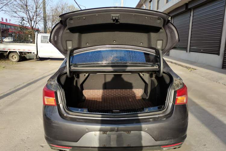 Used Buick Verano 2015 Sedan 20T Dual-Clutch Elite Model Trunk