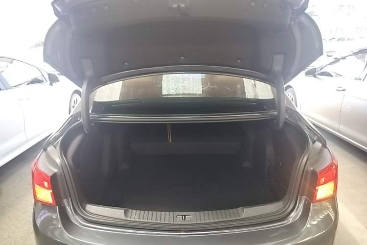 Used Buick Verano 2015 Sedan 20T Dual-Clutch Flagship Model Trunk