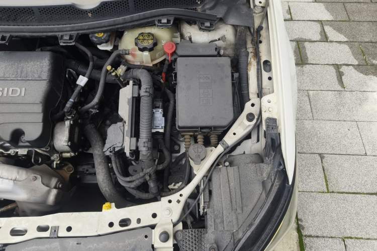 Used Buick Verano 2015 Sedan 15S Automatic Leading Model Engine Bay Left