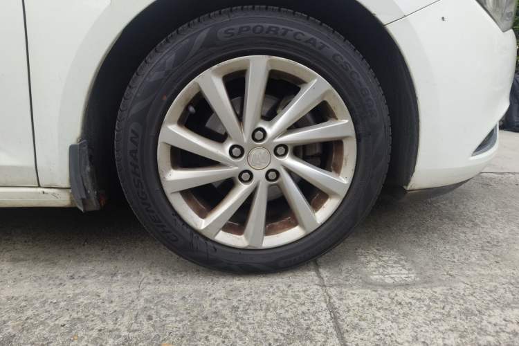 Used Buick Verano 2015 Sedan 15S Automatic Leading Model Right Front Wheel Hub