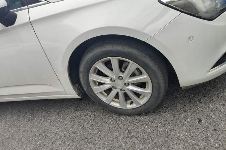 Used Buick Verano 2015 Sedan 15S Automatic Leading Model Right Front Wheel Hub