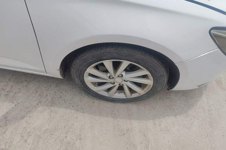 Used Buick Verano 2015 Sedan 15S Automatic Leading Model Right Front Wheel Hub