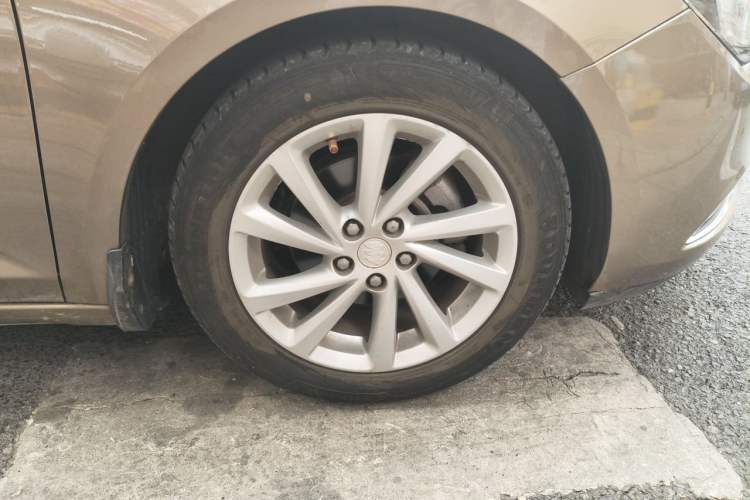 Used Buick Verano 2015 Sedan 15S Automatic Leading Model Right Front Wheel Hub